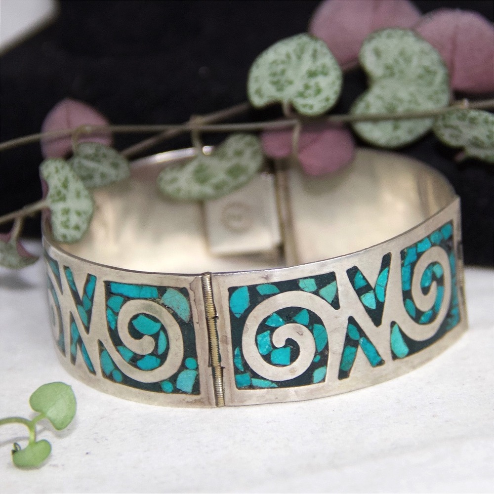 Vintage Taxco Mexico Sterling Silver Turquoise Chip Inlay Hinged Cuff Bracelet